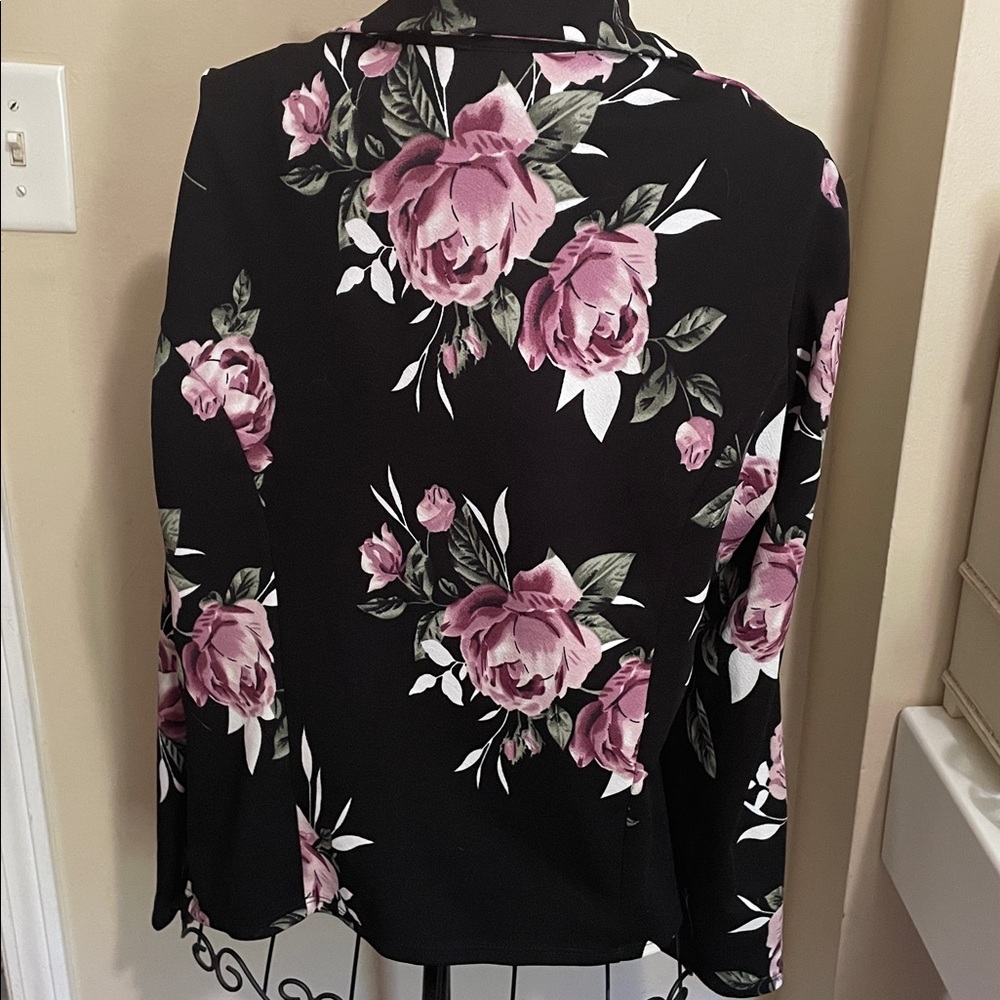 Black and Pink Floral Blazer - Picture 2 of 7